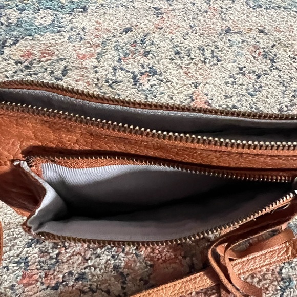 Day and Mood Tan Crossbody - Picture 3 of 5